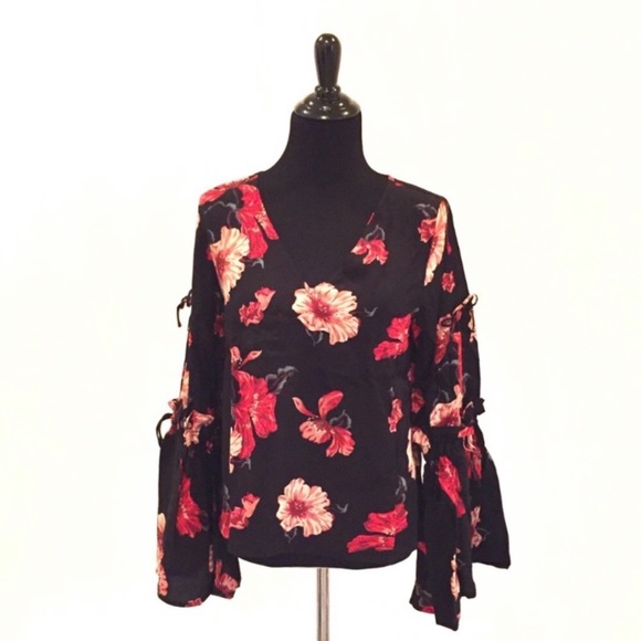 Leith Floral Tie Bell Sleeve Top - Picture 6 of 8